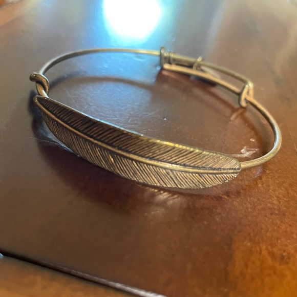 Alex and Ani Accessories - Alex and Ani leaf bracelet
